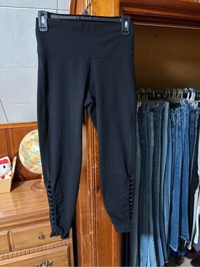 Woman’s Old Navy Capri Leggings